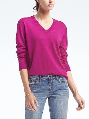 Banana Republic Boyfriend Merino Wool V-Neck Sweater Fuschia Pink Long Sleeve